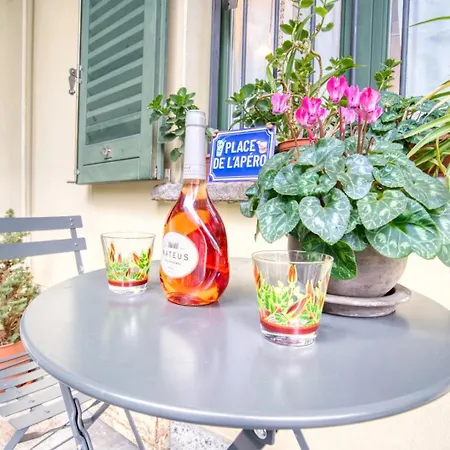 Charming Park - Center - For 5 Guests - Brand New Bath