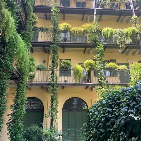 Charming Park - Center - For 5 Guests - Brand New Bath Apartment