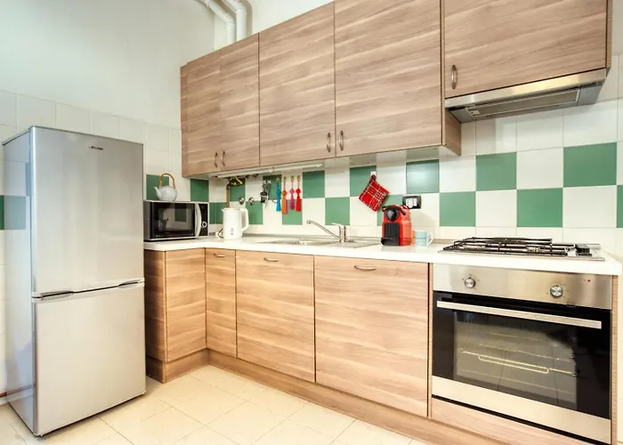 Charming Park - Center - For 5 Guests - Brand New Bathroom Apartment