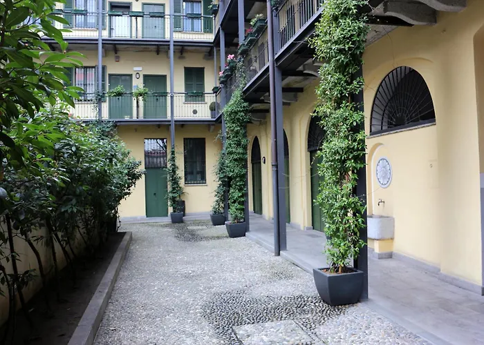 Charming Park - Center - For 5 Guests - Brand New Bathroom Apartment *